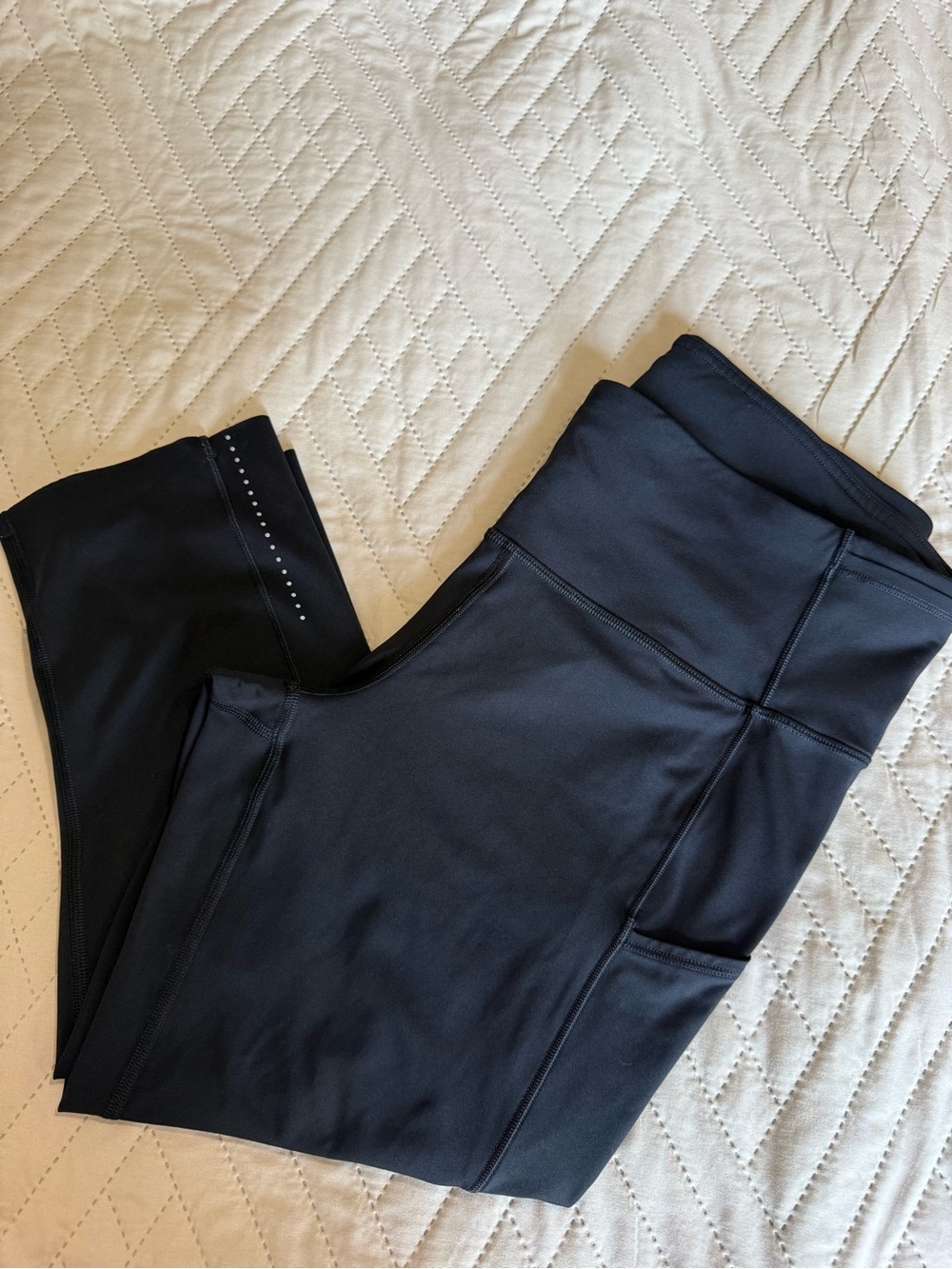 Lululemon Black Crop Leggings Size 10 – Pockets